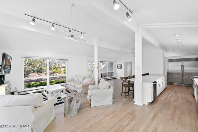 Building Photo - 65 Seaview Ave