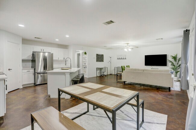 Building Photo - 7107 Thannas Way