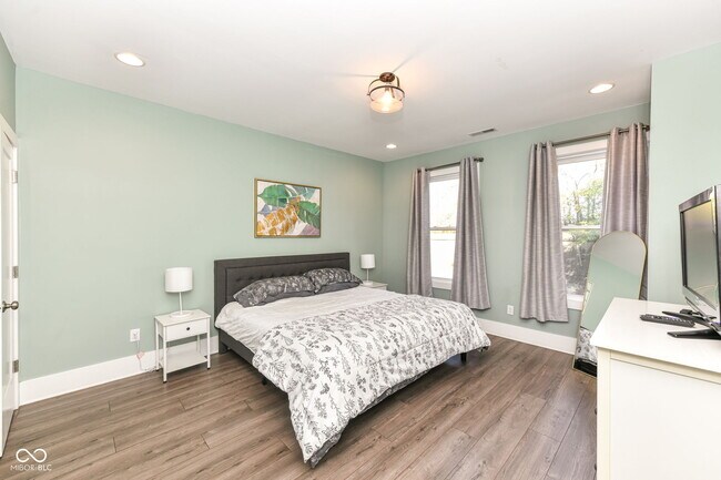 Building Photo - 1242 S Talbott St