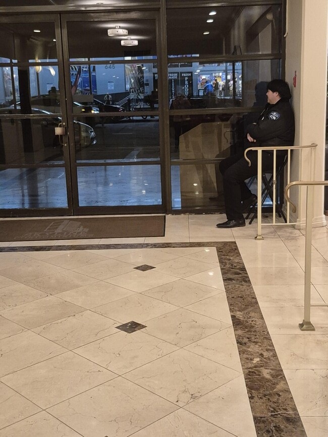 Building Photo - 600 W 9th St