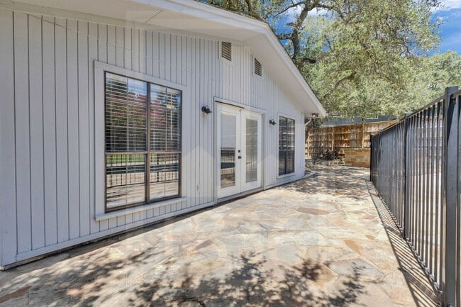 Building Photo - 11301 Taterwood Dr