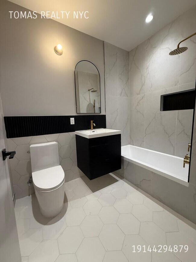 Building Photo - 1890 Pelham Pkwy S