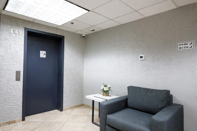 Building Photo - 7350 N Pima Rd