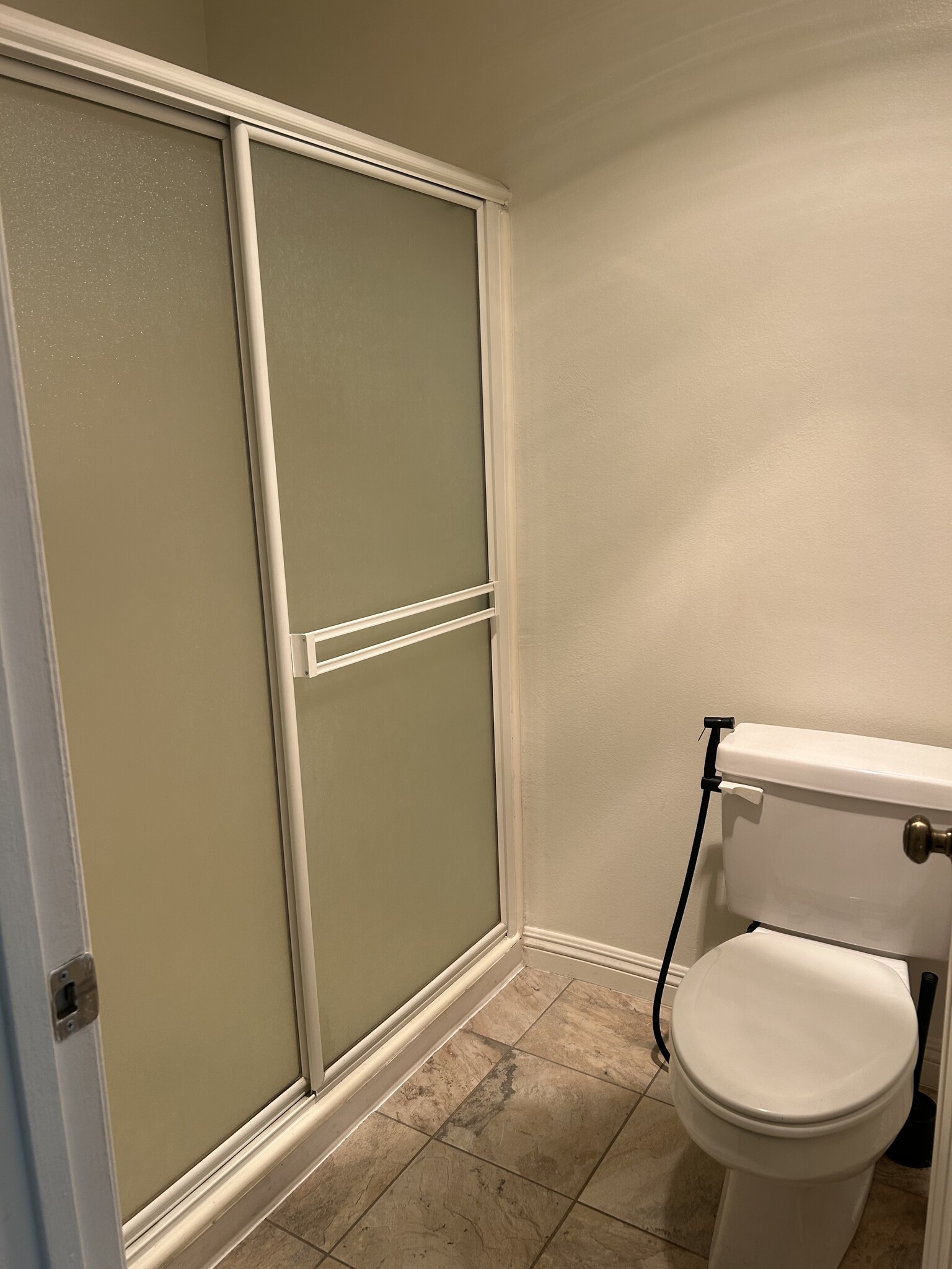 Shower - 21650 Burbank Blvd