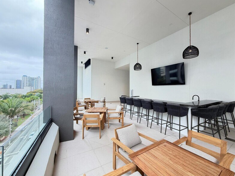 Building Photo - 225 N Miami Ave