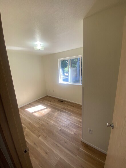 Building Photo - 1110 Irving St SW