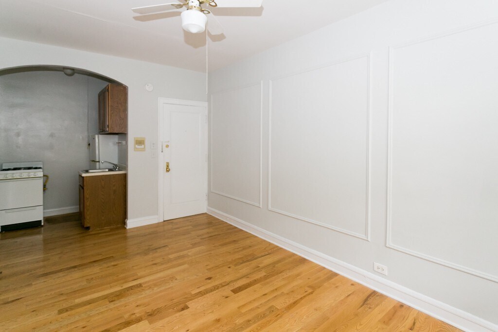 Building Photo - 2849 N Burling St