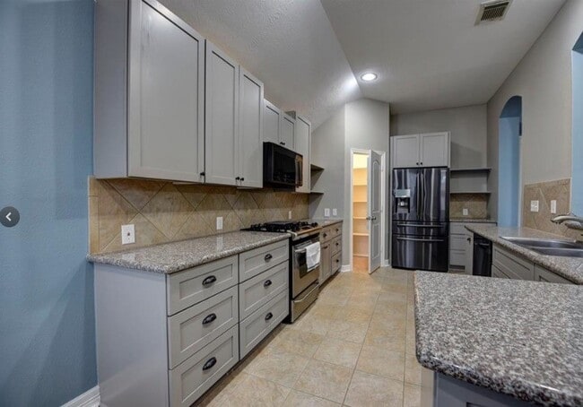Building Photo - 21110 Dover Park Ln