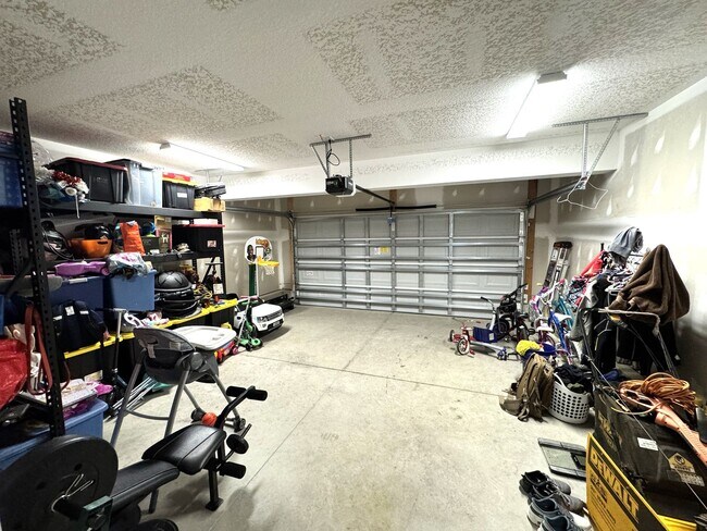 Building Photo - Beautiful Home! Convenient to Camp Lejeune!