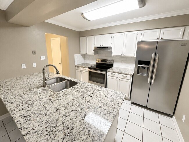Building Photo - 10102 Salinas Dr