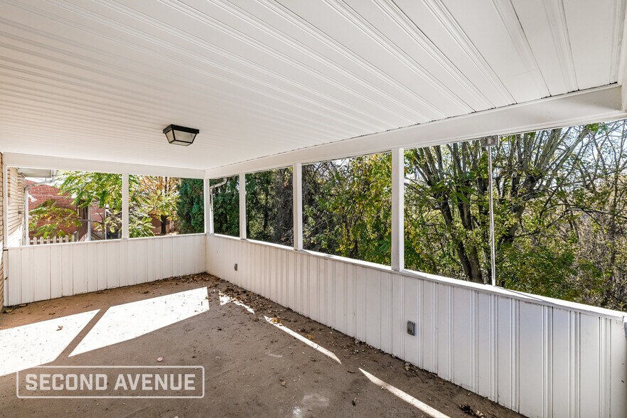 Building Photo - 382 Collins Dr