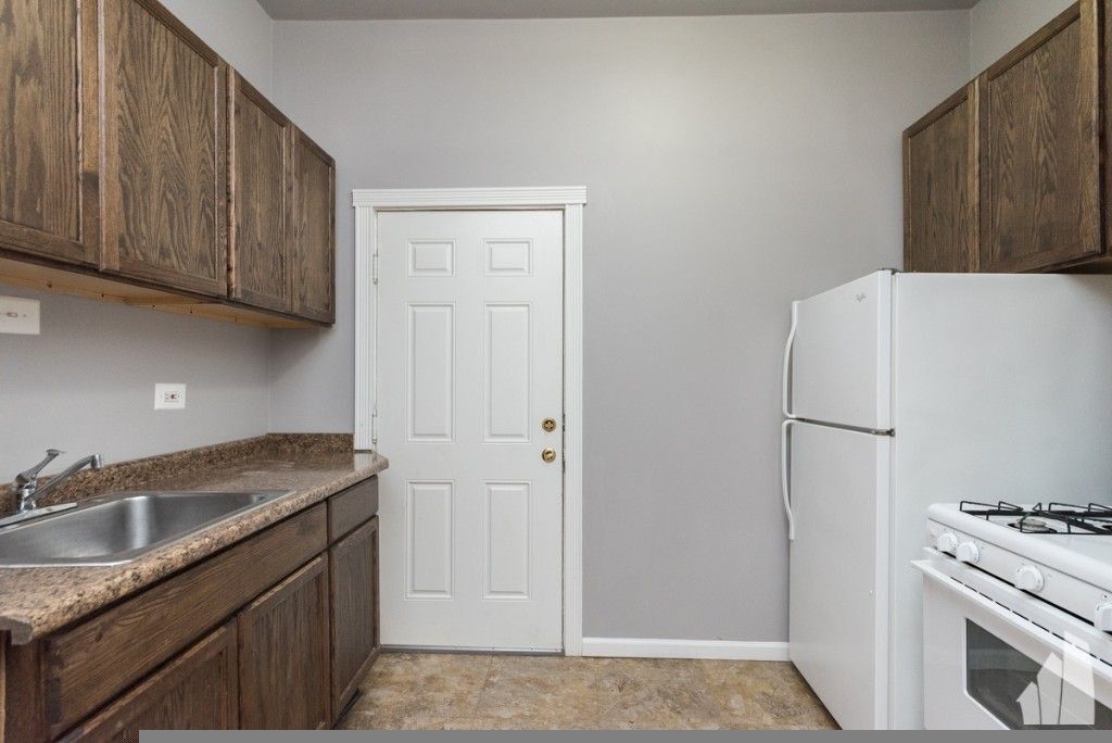 Building Photo - 4255 W Addison St