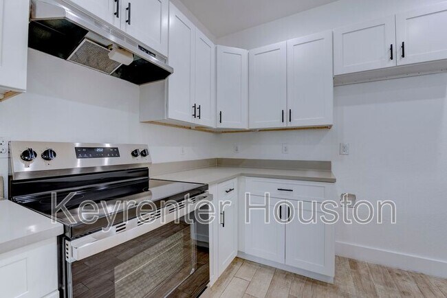 Building Photo - 5121 Southwind St