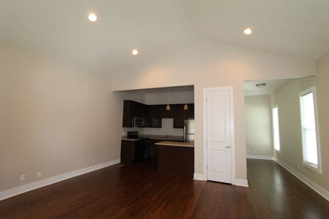 Building Photo - Beauty is on the inside! Outstanding 2-Bed...