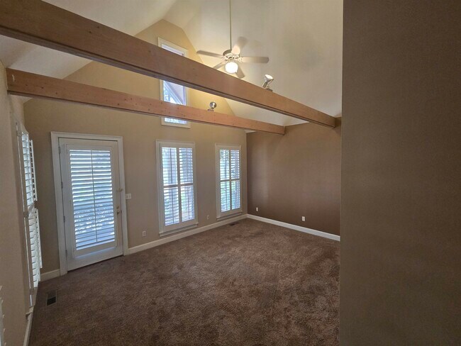 Building Photo - 113 Village Ln