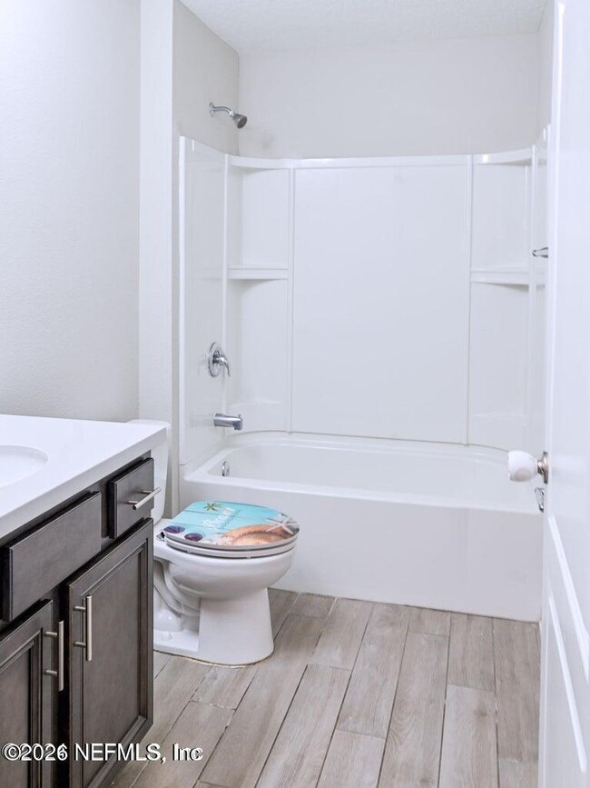 Building Photo - 353 Ponderosa Dr