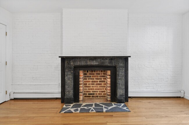 Building Photo - 113 Sussex St