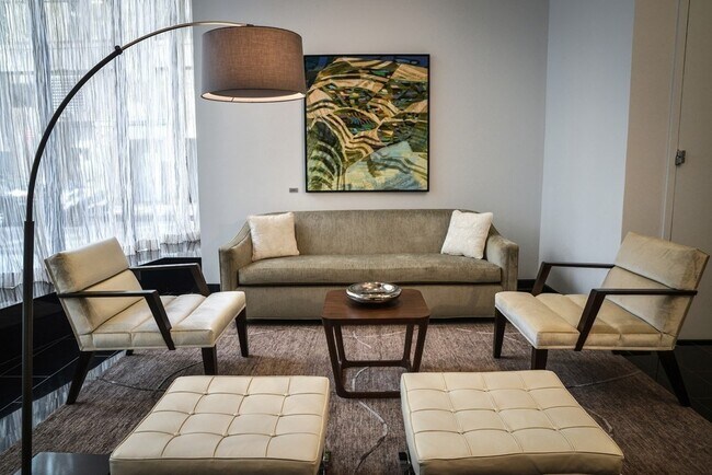 Building Photo - 580 Washington St