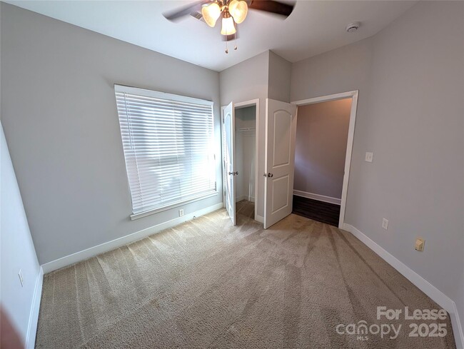 Building Photo - 841 Seigle Point Dr