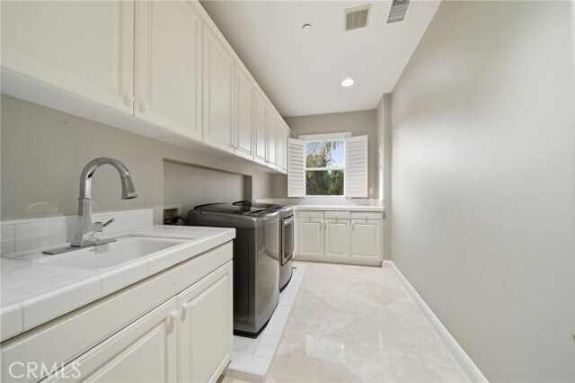 Building Photo - 17100 Santa Cruz Ct