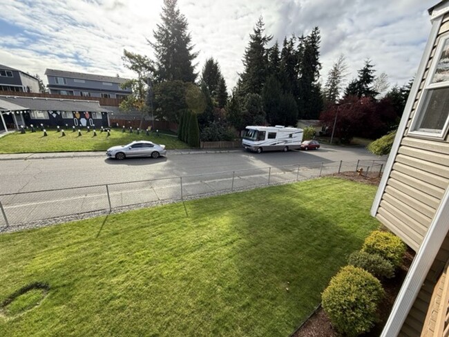 Building Photo - Spacious 5BD/3BTH Everett Home for Lease N...