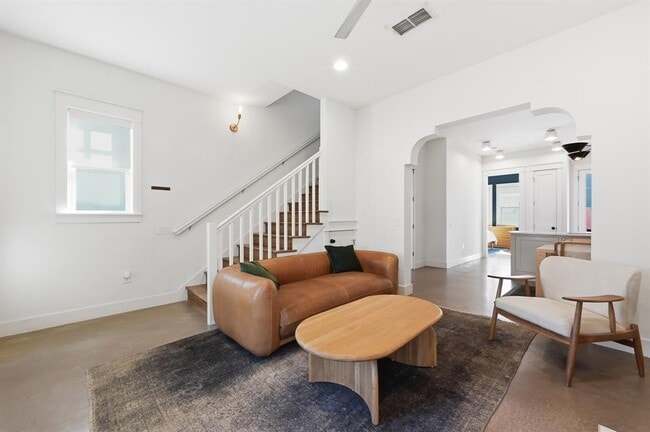 Building Photo - 3203 Locke Ln