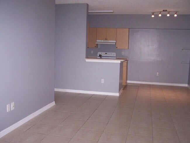 Building Photo - 10372 Fox Trail Rd S