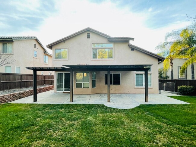 Building Photo - 42020 Dahlia Way