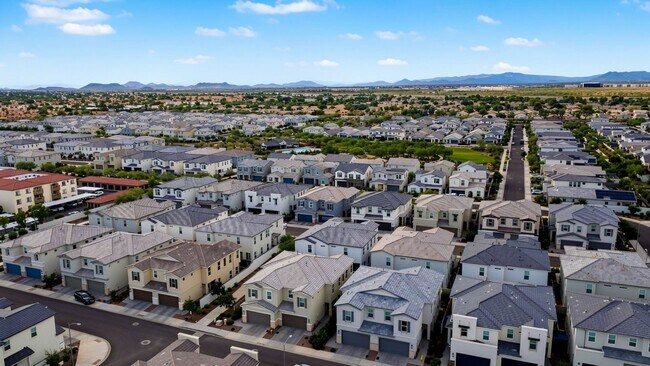 Building Photo - Professionally Designed, Fully Furnished townhome on one of Arabella’s Premium Lots | Scottsdale’...