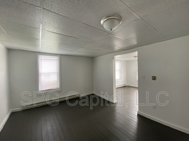 Building Photo - 112 N York St
