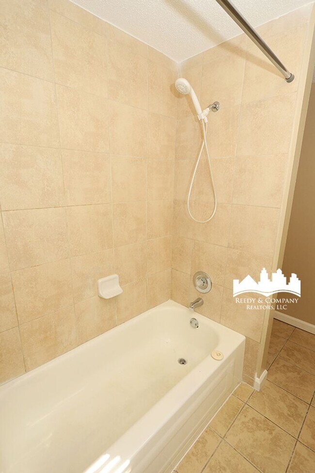 Building Photo - 4400 Spring Harbor Dr