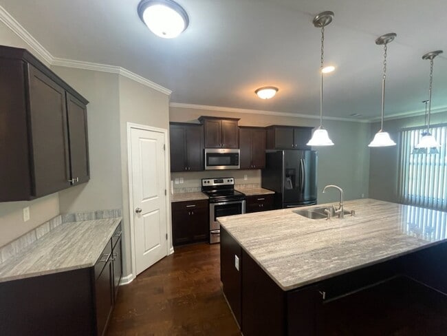 Building Photo - Centerhill Schools, beautiful corner lot w...