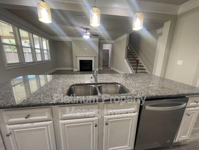 Building Photo - 5180 Mirror Lake Dr