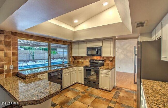 Building Photo - 6129 E Edgemont Ave