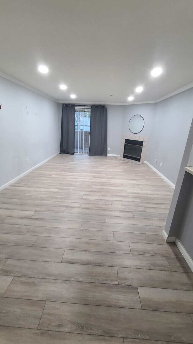 Building Photo - 1019 Dornajo Way