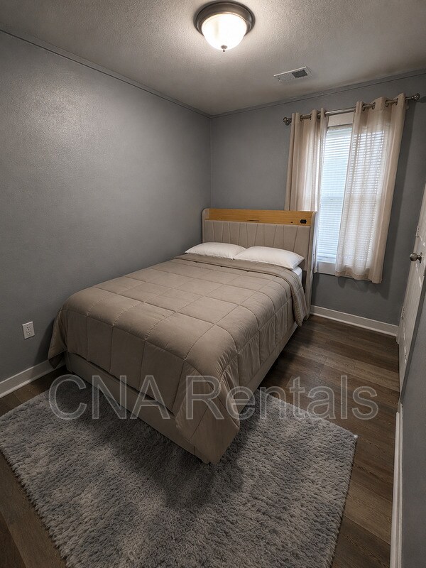 Building Photo - 539 Paines Ave NW