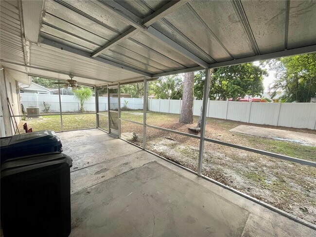 Building Photo - 2101 Utica Dr