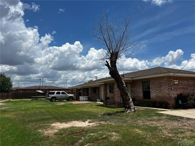 Building Photo - 207 N Cougar St