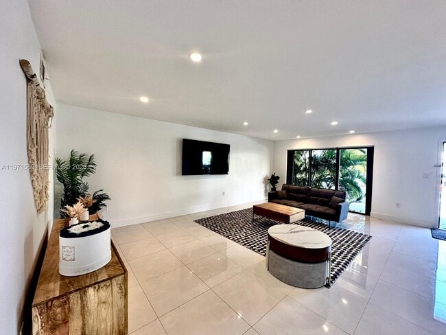 Building Photo - 3736 NE 166th St