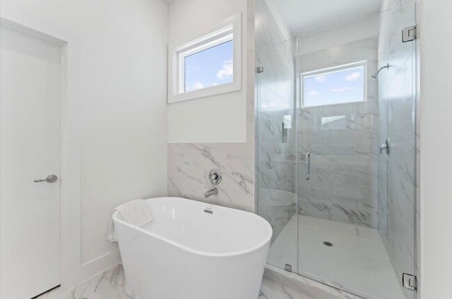 Building Photo - 9609 Habitat St