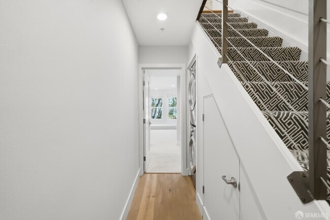 Building Photo - 425 14th St