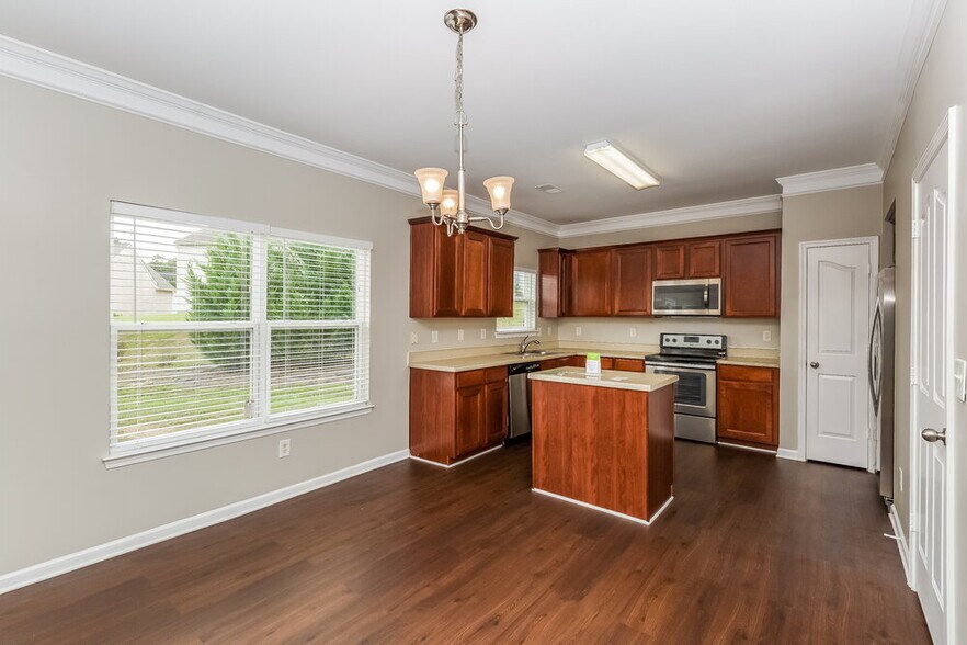 Building Photo - 1006 Tiger Eye Ave