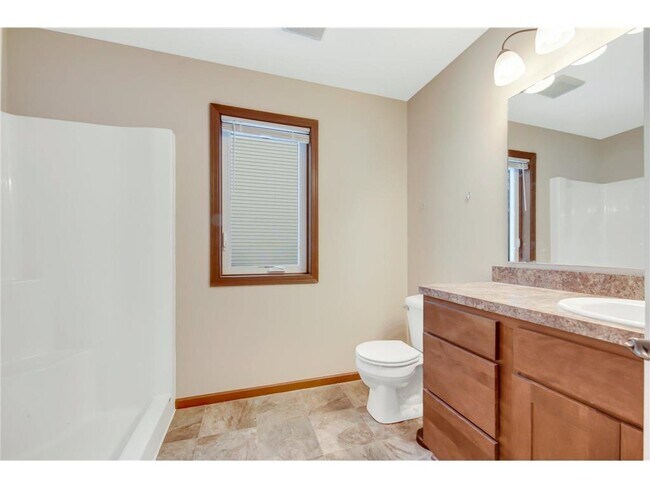 Building Photo - 463 Martin Way