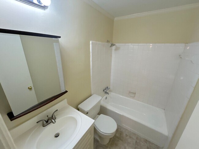 Building Photo - 5184 Dunnellon Ave