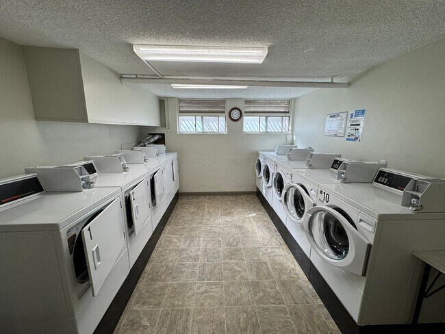 Building Photo - Modern Comfort Meets Prime Location | Stunning 1BR in North Park