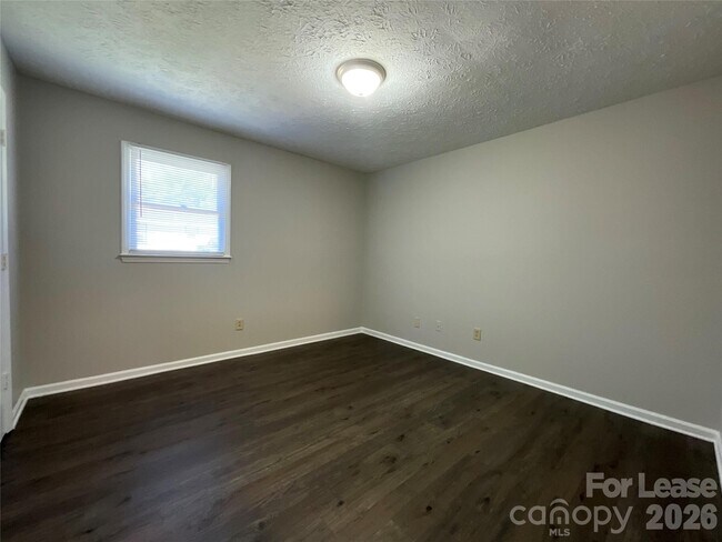 Building Photo - 322 E Sumter St