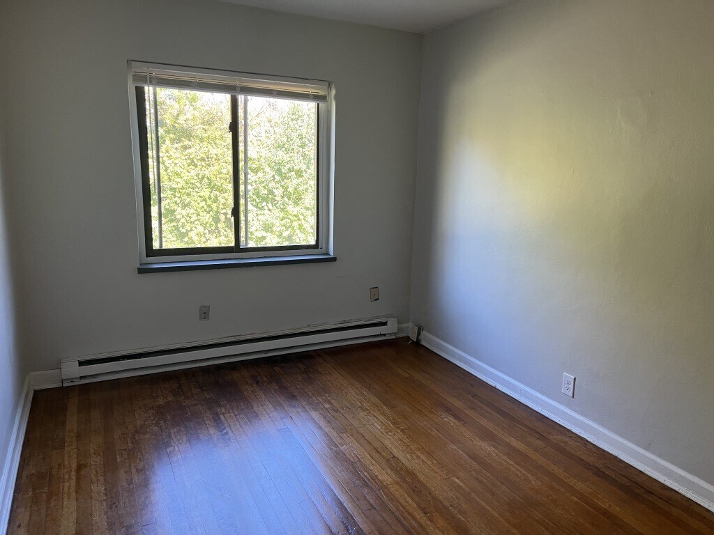 Building Photo - 539 Hadley Ave