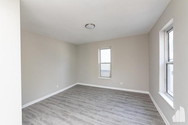 Building Photo - 3 bedroom in Chicago IL 60642