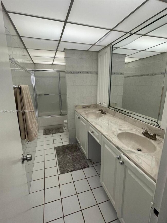 Building Photo - 5005 Collins Ave