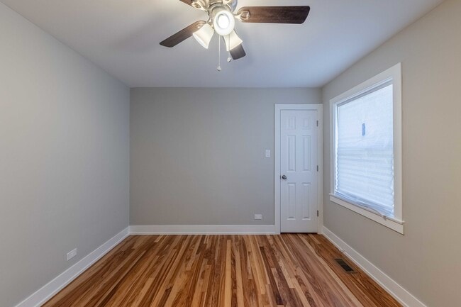 Building Photo - 6835 S Komensky Ave